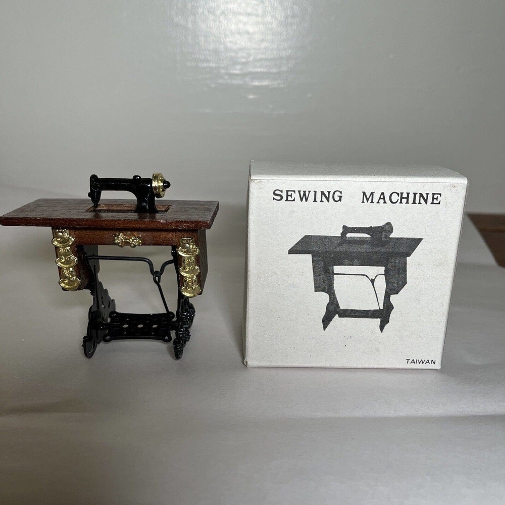 1/12 Miniature Sewing Machine Dollhouse Furniture NOS With Box, Gold Accents